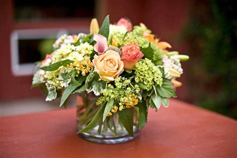 Send flowers to someone. Send birthday flowers delivery from 1-800-Flowers to surprise someone for their special day! Our fresh happy birthday flower arrangements and bouquets will make them smile. 