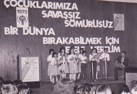 Sene 1943, Londra’da açılan Türk Halkevi ve Yozgatlı ortaokul öğrencilerinin resim sergisi