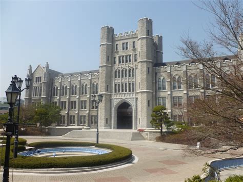 Yonsei University (Korean: 연세대학교; Hanja: 延世大學校; [jʌn.se.dɛ.hak.k͈jo]
