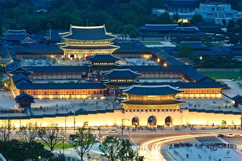 1. Gyeongbokgung Palace. Gyeongbokgung Palace is the