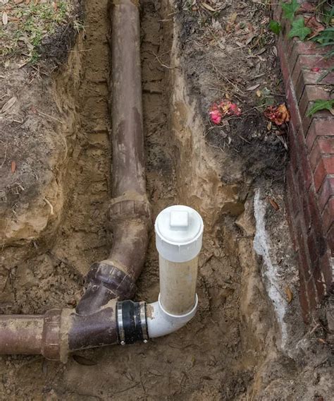 Septic tank cleanout. In order to remove waste from your septic tank, we must take the lid off and pump the tank through an access port. Ideally, this access port should be at least ... 
