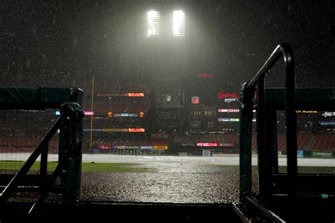 Series opener between Nationals and Cardinals suspended in the 3rd inning due to rain