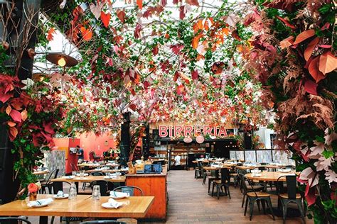 Serra by birreria. The Manhattan restaurant, named SERRA by Birreria, is designed by Milky Way Studios. It wanted the space to represent nature’s own seasonal transformation – and give visitors a firsthand reminder of that. 