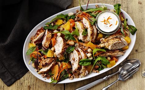 Servera  tillsammans med  rotfrukt  samt sallad.