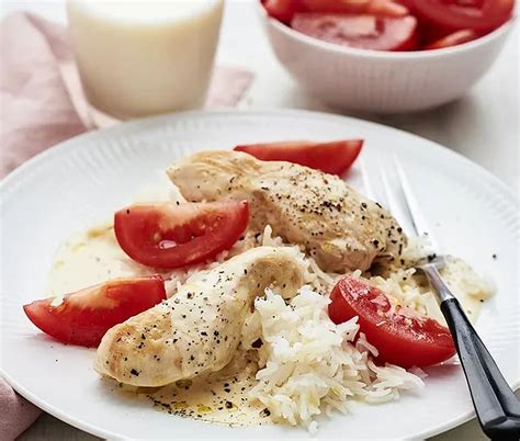 Servera kycklingen med ris.