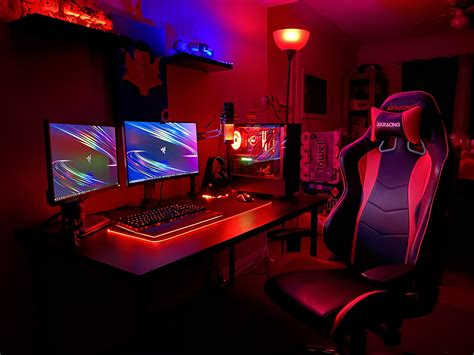 Set for gaming. Jun 17, 2021 ... Resolution. The main features to consider are your monitor budget and your PC's graphics processing unit (GPU). While most gamers play on 1080p/ ... 