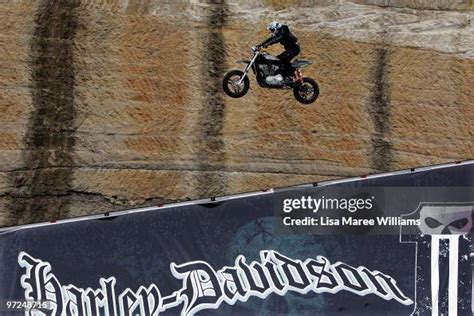 Seth Enslow breaks record for longest jump on a Harley-Davidson ...