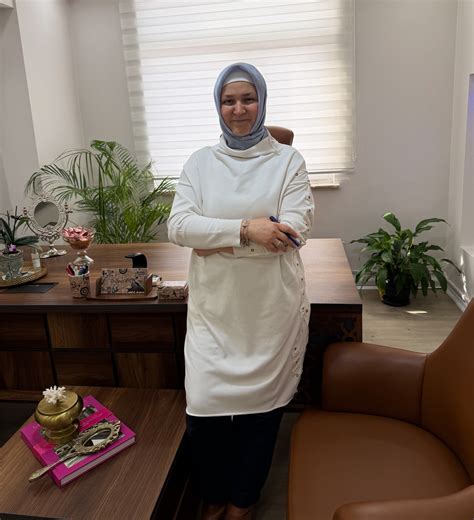 Seval Aydın Onun adı Elvina ,o narin bir kelebek  Instagram. 