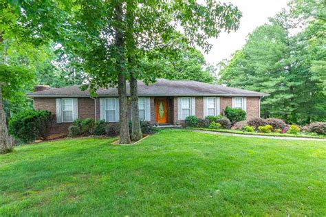 Comparable nearby homes include 6411 Seven Oaks Dr, 6331 Crooked Oak Ln, and 3002 Seven Oaks Pl. What’s the full address of this home? The full address for this home is 6350 Crooked Oak Lane, Falls Church, Virginia 22042.. 