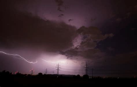 Severe thunderstorm warning in effect for Barrie and central Ontario