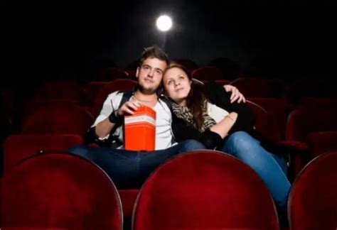Sevgiliyle sinema