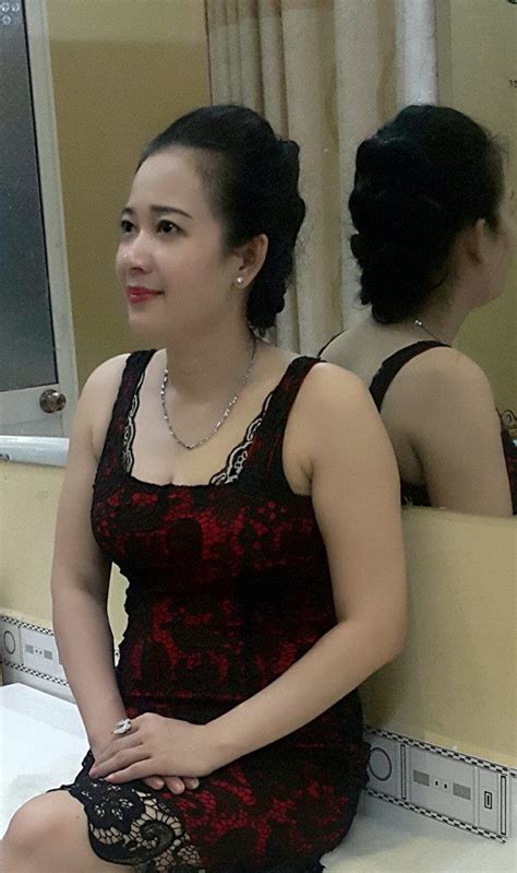 Sex ba gia tam muoi voi trai tre. .  ...