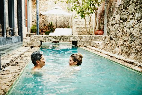 Sexing in pool
