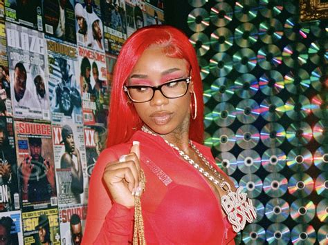 Drake couldn't get enough of Sexyy Red and was all over her during a backstage meeting following his Brooklyn concert Tuesday night.