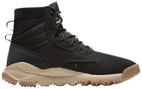 Sfb field 6 inch leather boot. Dynamic lacing system and 6" shaft for enhanced lockdown and support. Phylon midsole for stability and lightweight cushioning. Rubber outsole with aggressive pattern for multi-surface traction and fast-roping durability. Internal rock shield protects against punctures and decreases pressure on bottom of the foot. 