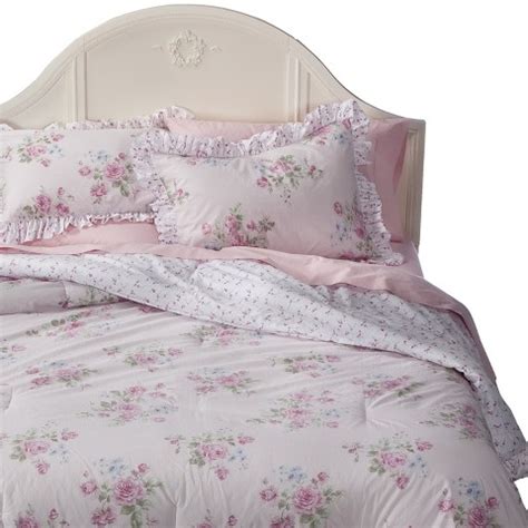 Country style bedding sets and separates from Rachel Ashwell Shabby Chic Boutique will whisk you away to dreamland. Complete the bed of your dreams with this collection! Comfortable and sweetly stylish, our vintage-style bed sheets and pillowcases include all sorts of patterns and fabrics - from classic white linen sheet sets to ruffly pink .... 