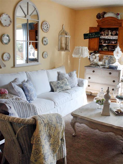 Shabbychic - The essence of Shabby Chic is a timeless, romantic and charming interior filled with beautifully worn and well-loved objects, a consistent palette of pales a...