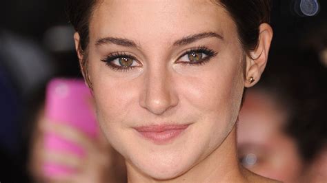 Dec 27, 2016 · Shailene Diann Woodley was born on November 15, 1991, in San Bernadino, California. The daughter of two psychologists, she began modeling as a four year-old. By age five, she was taking her first ... . Shailene woodley nudw