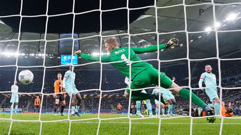 Shakhtar Donetsk beats Antwerp 1-0 to stay in the chase for a Champions League last-16 spot