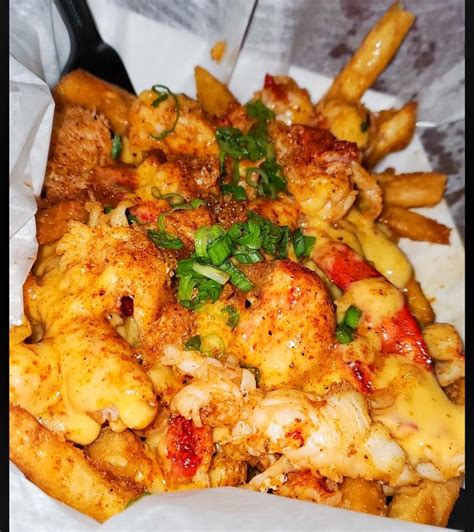 Shaking crab. CAREERS. SHAKE AROUND THE WORLD. BIBS UP, PHONES DOWN. IT'S #SHAKINGTIME Dive headfirst into a bag of steaming hot seafood shaken in rich butter, an abundance of garlic, and a signature blend of Cajun spices. 