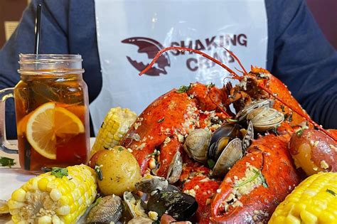 Shaking crav. crazy shaking combo . Includes 1/2 lbs of each: snow crab cluster, shrimps, clams, mussels, crawfish. 