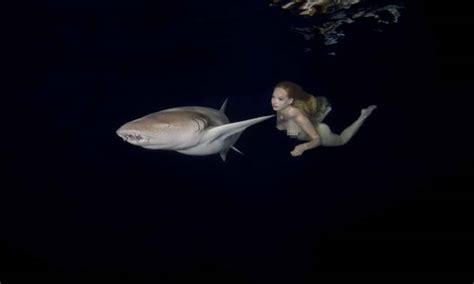 Shark bae nude. Shark Tank, ABC’s wildly popular, Emmy-winning reality show works off a simple concept; an enterprising inventor or small-business owner pitches their next million-dollar idea to a group of would-be investors to see if anyone bites. 