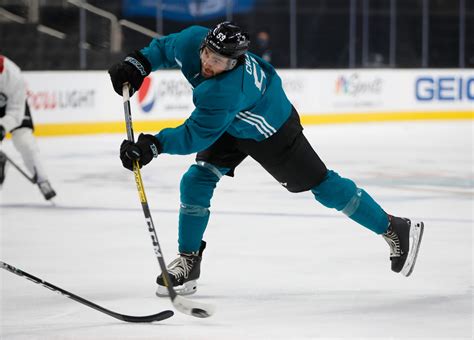 Sharks put one center on IR, acquire another one from Vancouver Canucks