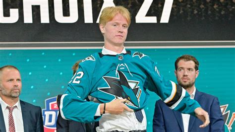 Sharks sign 2022 first-round pick Bystedt after Swedish rookie of the year honors