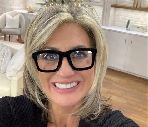 Facebook: Shawn Killinger QVC: Born on November 2, 1973, Shawn Killinger is 49 years old. She was born in Detroit, Michigan, USA. She stands 5 feet 5 inches tall. Shawn Killinger’s Net Worth. Killinger has been working with QVC for the past fifteen years and has become a household name.. 