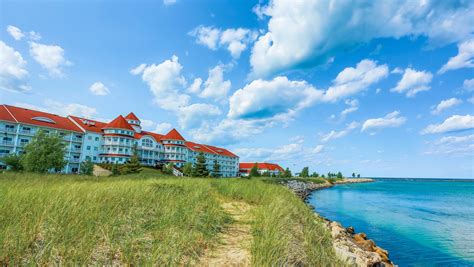 Sheboygan resort. The headquarters for Blue Harbor Resort are in 725 Blue Harbor Drive, Sheboygan, WI 53081. How has Blue Harbor Resort responded to COVID-19? 50% of survey respondents approved of the leadership response to COVID-19. 