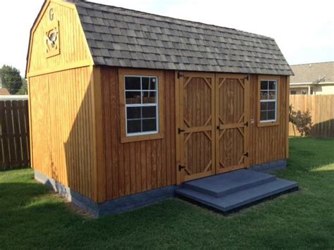 Q: Shed Skirting – What is the Best Way to do it? Closing Off (Shed Skirting) the Bottom of Your Shed the Easy Way. We’re well into the new millennium and there are several great ways to close off the bottom of your shed. Whether you own a shed, portable building, or outbuilding this skirting hack is for you.