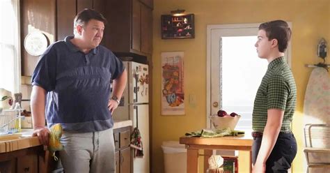 Since Young Sheldon is a prequel series to The Big Bang Theory, fans already know that Sheldon's father died of a heart attack when Sheldon was 14 and had just gone to college. In a season 4 scene, the death is somewhat foreshadowed.. 