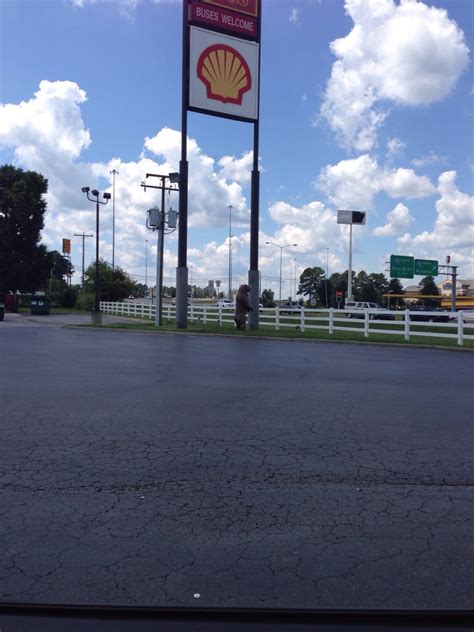 Shell gas station emporia va. Shell in Merrifield, VA. Carries Regular, Midgrade, Premium, Diesel. Has Pay At Pump, Restrooms, Payphone, ATM, Service Station. Check current gas prices and read ... 
