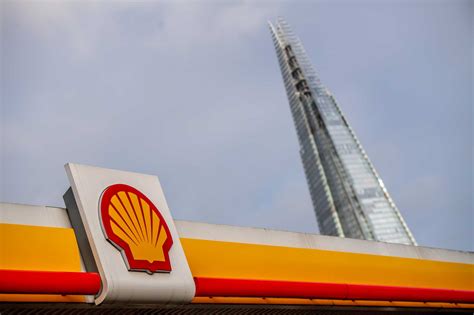 Shell sells L.A. refinery to Tesoro Reuters