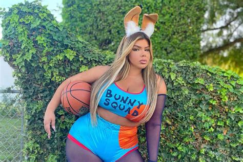 Shell Raven wiki/Biography/Instagram Star/American Plus Size Model/Weight/Height/FamlilyShell Raven is recognized as Michele Raven is an American model. YouT...