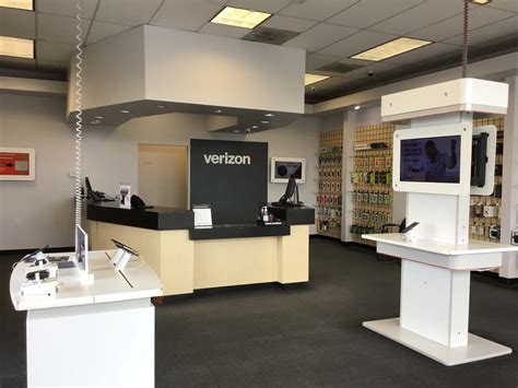 The latest reports from users having issues in Shelton come from postal codes 06484. Verizon Wireless is a telecommunications company which offers mobile telephony products and wireless services. It is a wholly owned subsidiary of Verizon Communications. It is the second largest wireless telecommunications provider in the United States.. 