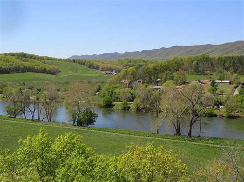 Shenandoah river park. SHENANDOAH RIVER STATE PARK TOUR! See the tent sites, RV sites, cabins, Visitor Center, trails, bathrooms, wildlife and much more. All the details needed f... 