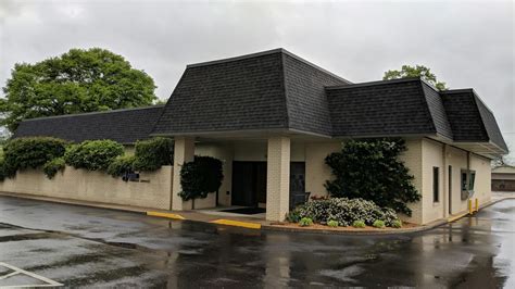 Shinns funeral home.  Shinn Funeral Service located at 800 West Main St...