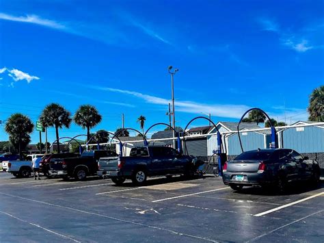 Shiny Shell Car Wash in the city Fort Pierce