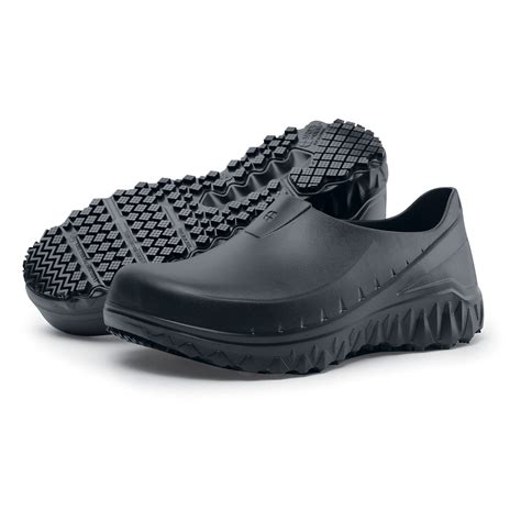 Shoe for crew. Lightweight: Lightweight foam compound that makes each step easier. TRIPGUARD® feature: Decreased trip hazard zone to allow fluid movement between slippery environments. Water-resistant, breathable knitted upper. Weight (per shoe): 6.75 oz. Meets ASTM F2913-19 (slip-resistance) 