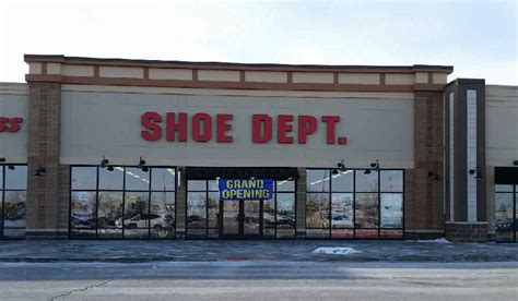 Brown's Shoe Fit Co. in Cedar Falls, Iowa is the leading shoe store in the Cedar Valley serving Cedar Falls, Waterloo, Hudson, La Porte City, Waverly, and surrounding areas. …