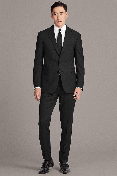 Shoes to wear with black suit. Seasonality. Black Shoes. The black suit is best for your formal needs. It’s your go-to for all of the fanciest events. So, if you need to be at your most proper or professional, you need black shoes with your black suit. This combination is a must for all black-tie events, funerals, and perhaps even some professional circumstances. 