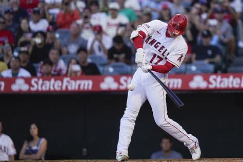 Shohei Ohtani hits 40th homer after leaving mound early with cramps in Seattle’s 5-3 win over Angels