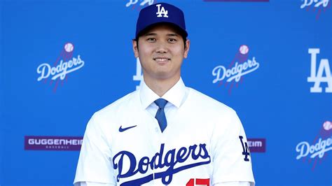 Shohei Ohtani signing with Los Angeles Dodgers