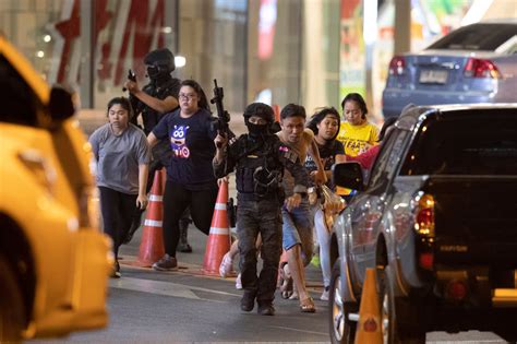 Shooting at a major Bangkok shopping mall kills at least 2, and a suspect is in police custody
