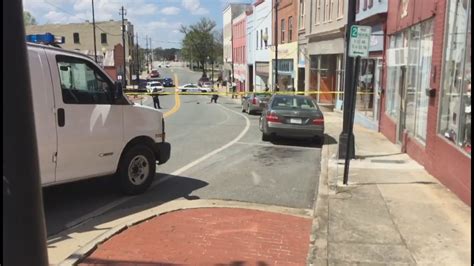 Shooting danville va. DANVILLE, Va. (WSET) — The Danville Police Department is investigating a shooting that left a 57-year-old man injured. According to officials, on Wednesday Danville Police … 