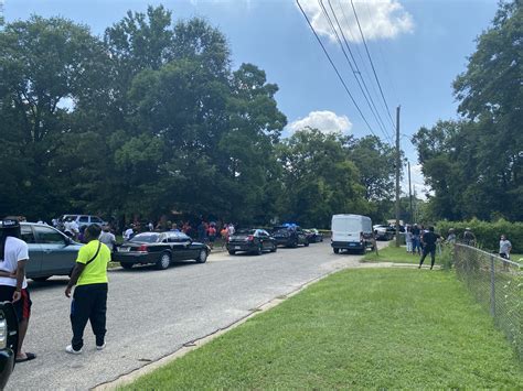 Published: Jun. 10, 2023 at 9:34 AM PDT. MONTGOMERY, Ala. (WSFA) - Montgomery Police are investigating a shooting Friday night that left a man critically injured. According to MPD, at about 10:37 .... 