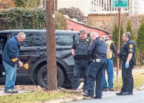 Shooting in sunbury pa. Updated: Oct 18, 2021 / 08:25 AM EDT. SUNBURY, NORTHUMBERLAND COUNTY (WBRE/WYOU) — Police are trying to track down the gunman who sent bullets flying through the streets of Sunbury in broad ... 