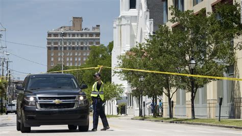 Shootings charleston wv. May 25, 2022 · CHARLESTON, W.Va. (WCHS) — UPDATED: 8:30 a.m., 5/26/22. Police said a woman who was lawfully carrying a pistol shot and killed a man who began shooting at a crowd of people Wednesday night in ... 