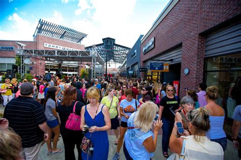 Shopping Malls and More in Grand Rapids - Experience Gr